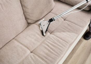 5 sinais de que seu sofá precisa de limpeza profissional